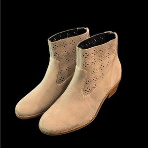 Cole Haan Dove Gray Suede Ankle Booties #W15614 Size 7B With Perforated Design.